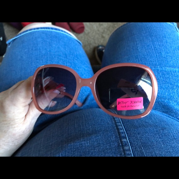 LAST DAY 6/9!  New Betsey Johnson Sun Glasses! - Picture 2 of 6